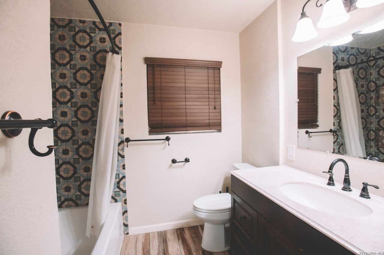 206 University Ave - Photo 7 of 15