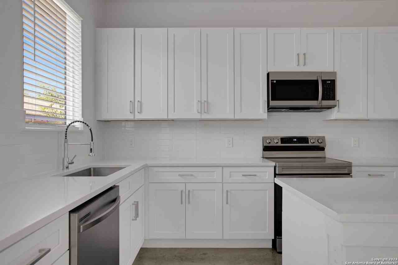 911 Piedmont Ave - Photo 7 of 25