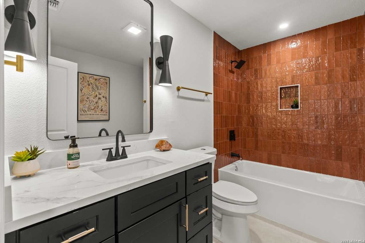 2822 Low Oak St - Photo 6 of 39