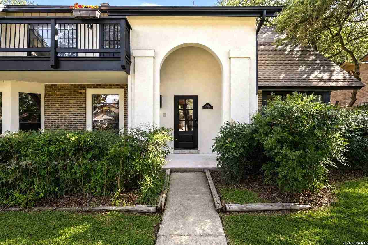 2822 Low Oak St - Photo 5 of 36
