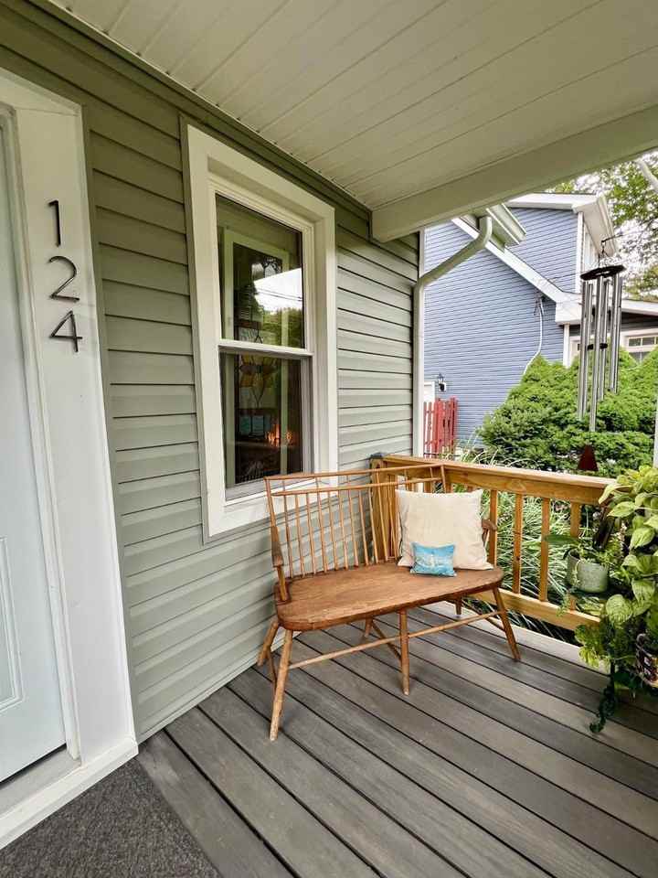124 W Franklin St - Photo 2 of 21