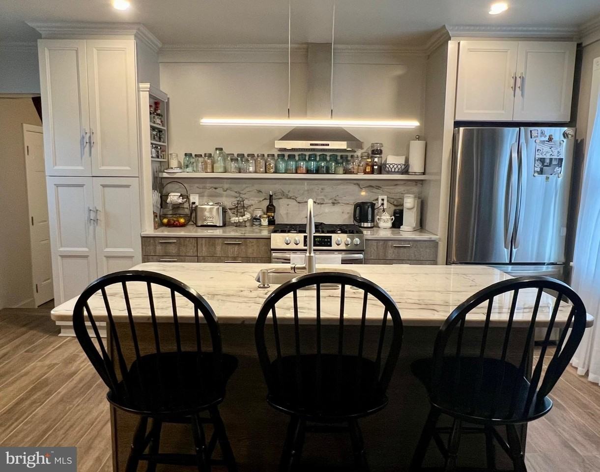 124 W Franklin St - Photo 5 of 21