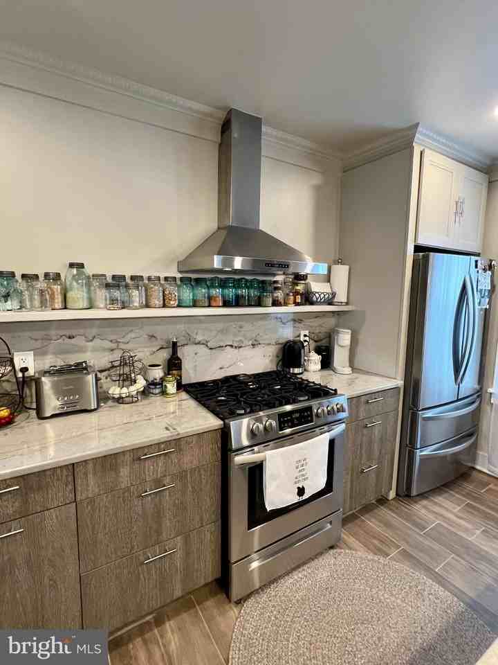 124 W Franklin St - Photo 6 of 21