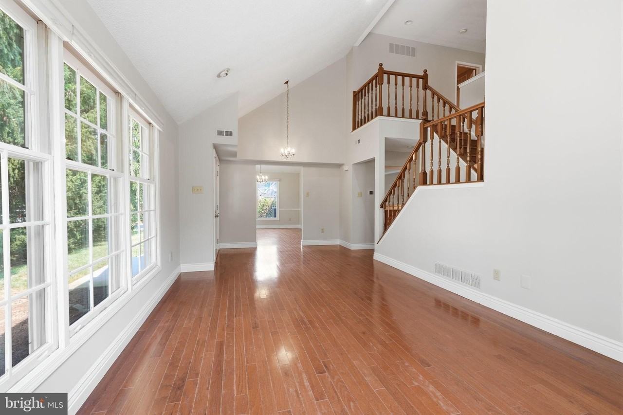 7 Walton Ct - Photo 5 of 31
