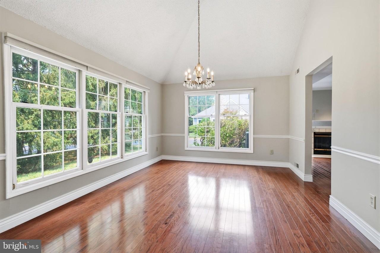 7 Walton Ct - Photo 6 of 31