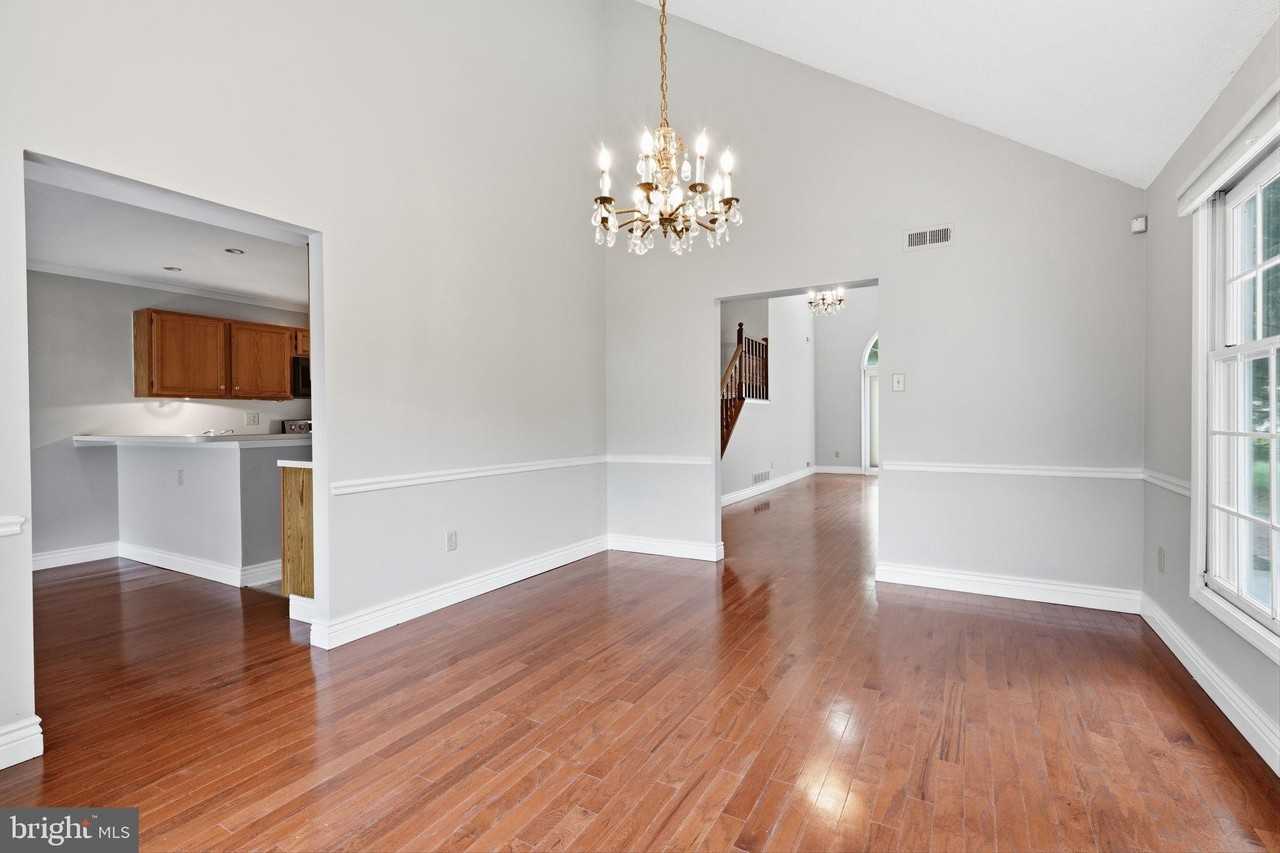 7 Walton Ct - Photo 7 of 31