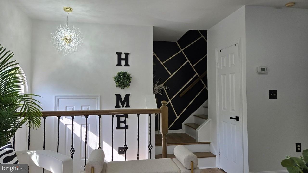 1421 Bluemont Ct - Photo 3 of 21