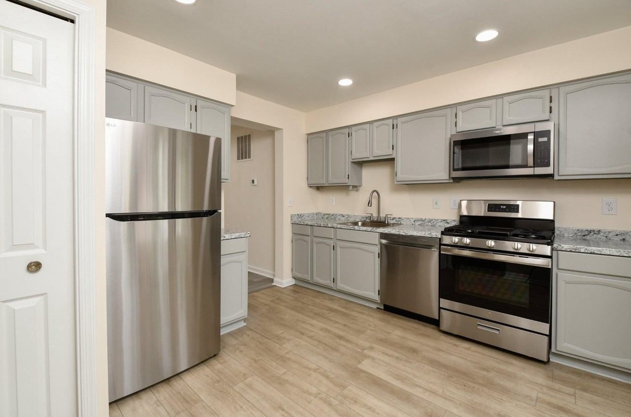 10709 Gideon Ct - Photo 6 of 41