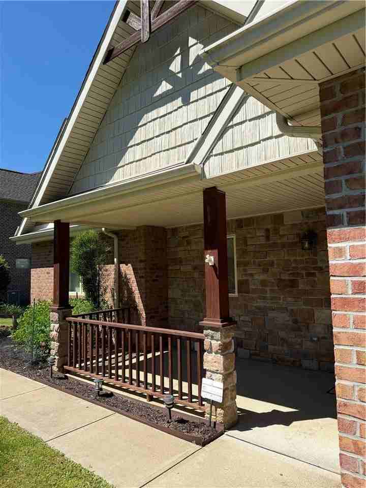 320 Lakeside Dr N - Photo 4 of 25
