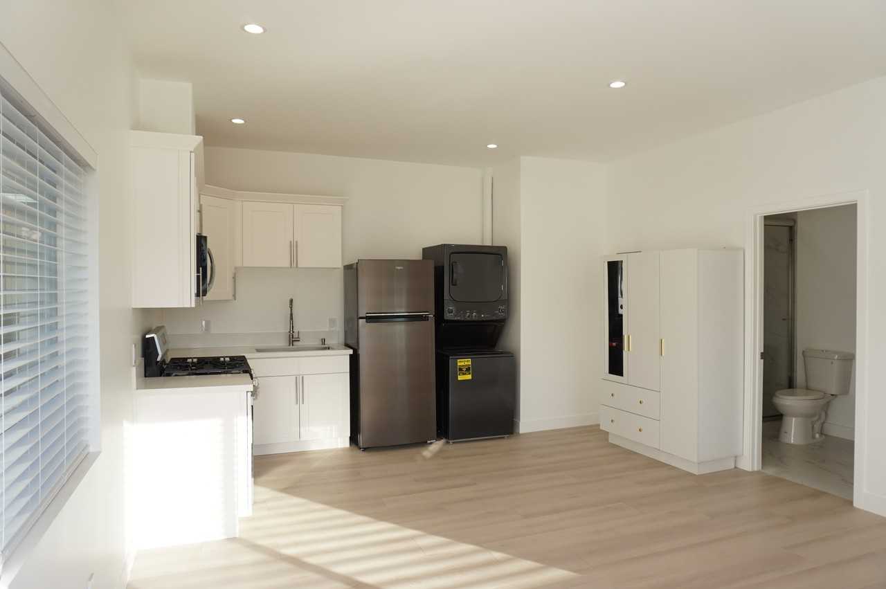 8824 Quartz Ave - Photo 3 of 32