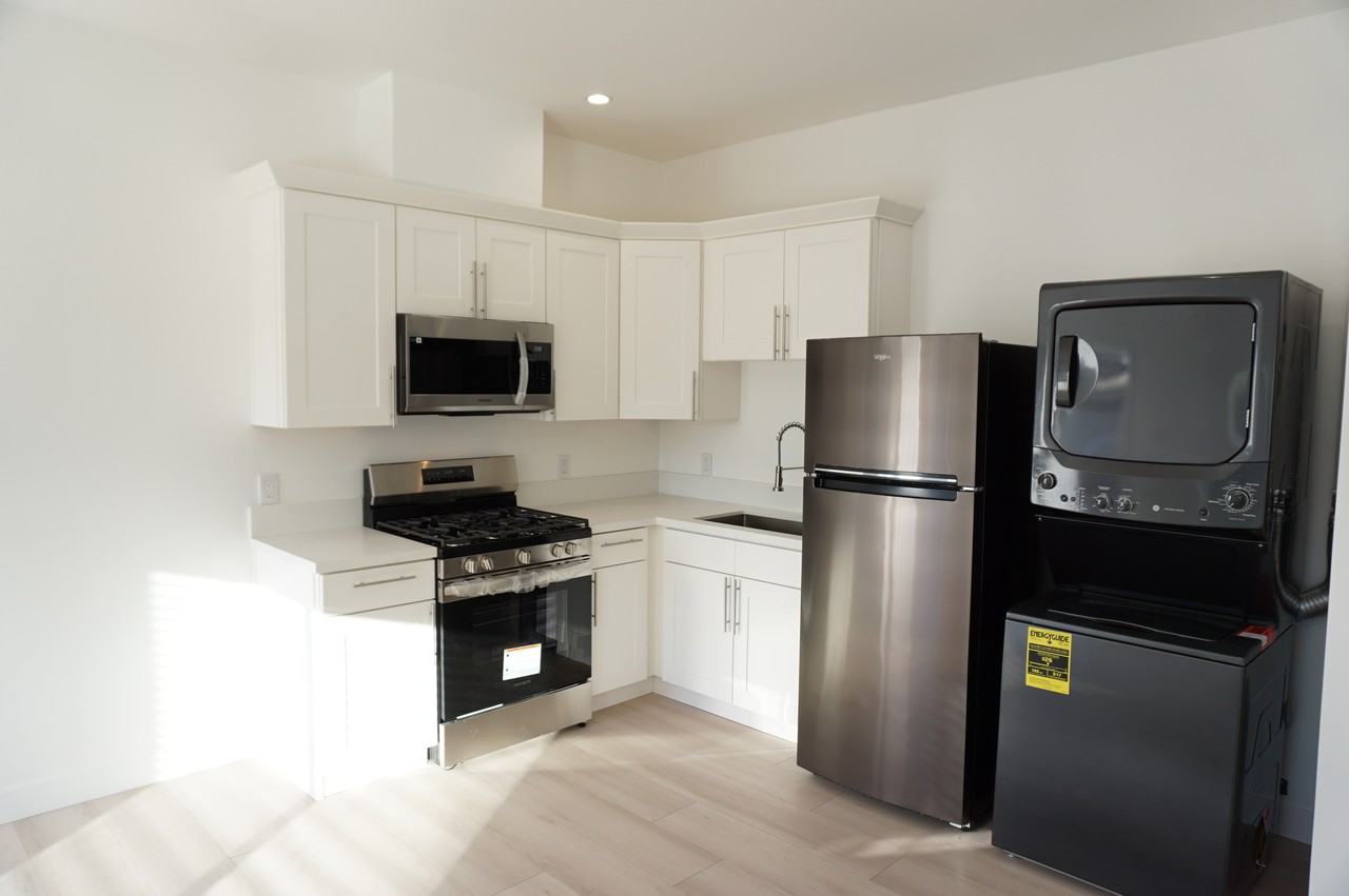 8824 Quartz Ave - Photo 4 of 32
