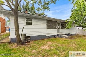 featured image of 713 Lincoln Dr