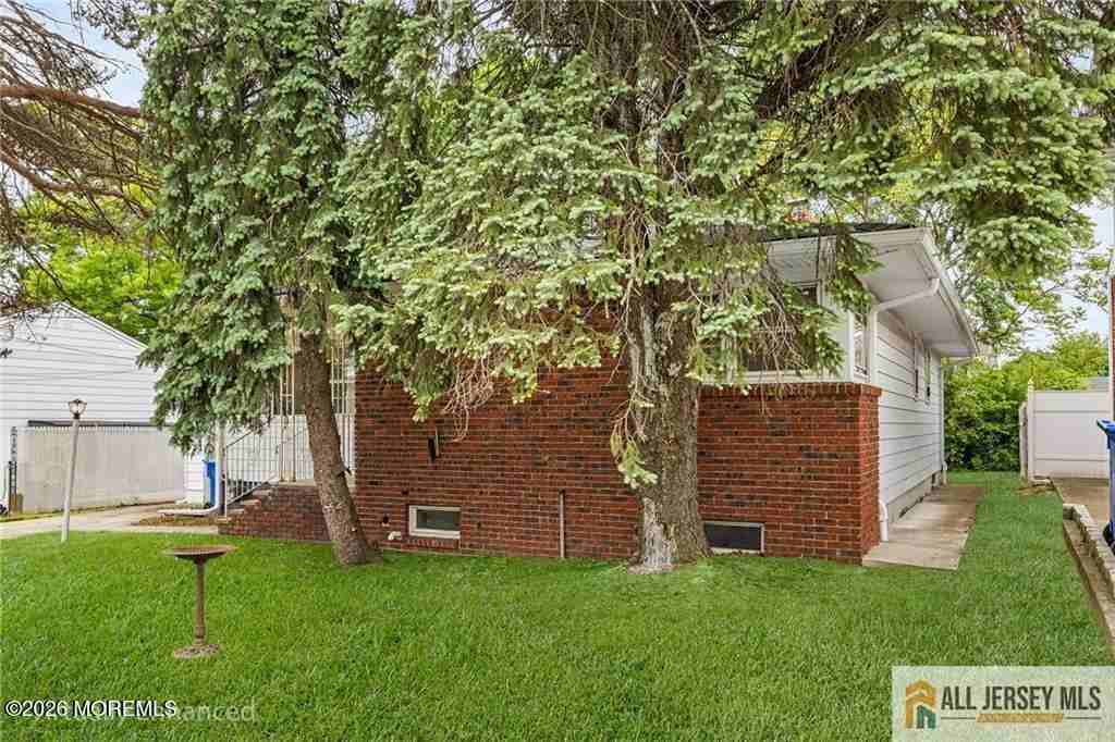 713 Lincoln Dr - Photo 2 of 27