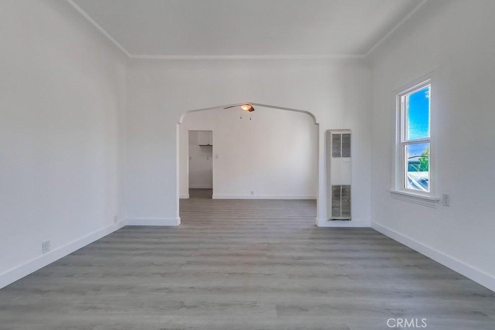 1009 Coronado Ave - Photo 3 of 37