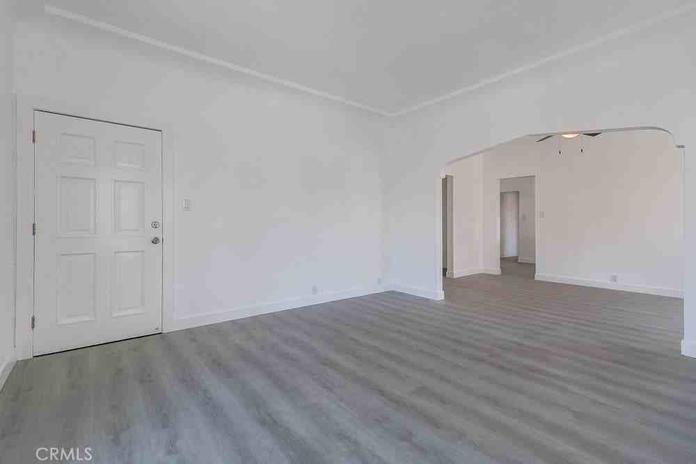 1009 Coronado Ave - Photo 4 of 37