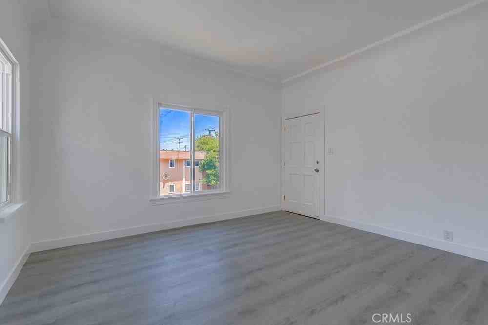 1009 Coronado Ave - Photo 5 of 37