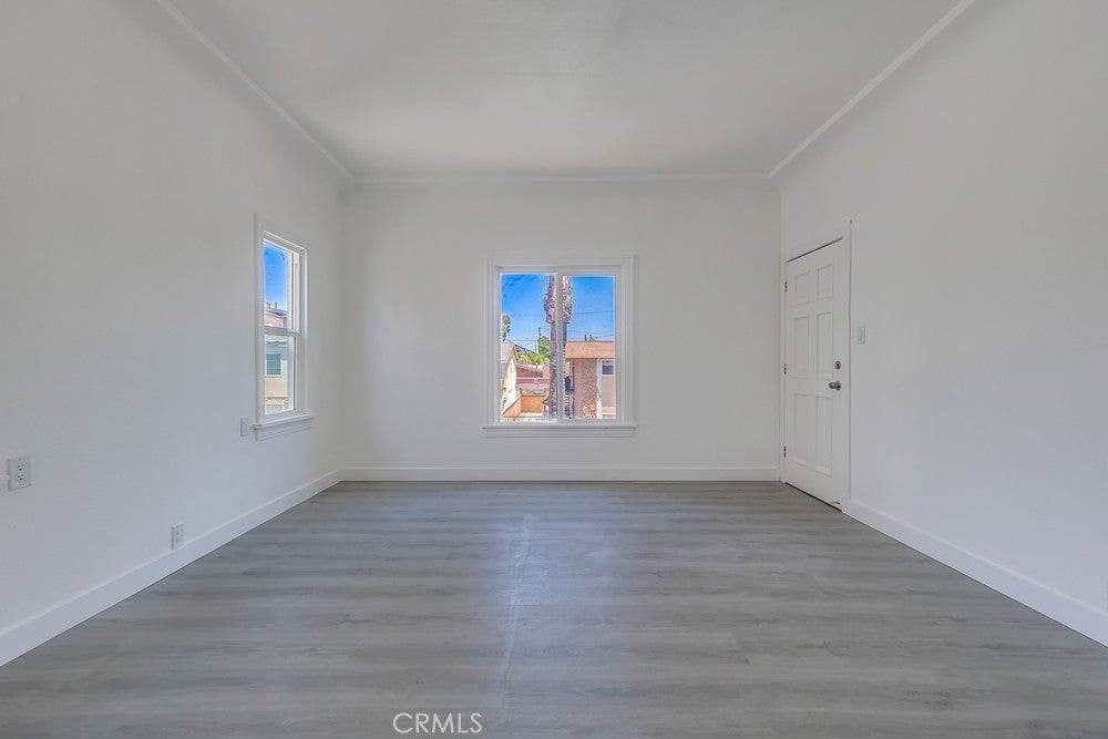1009 Coronado Ave - Photo 6 of 37