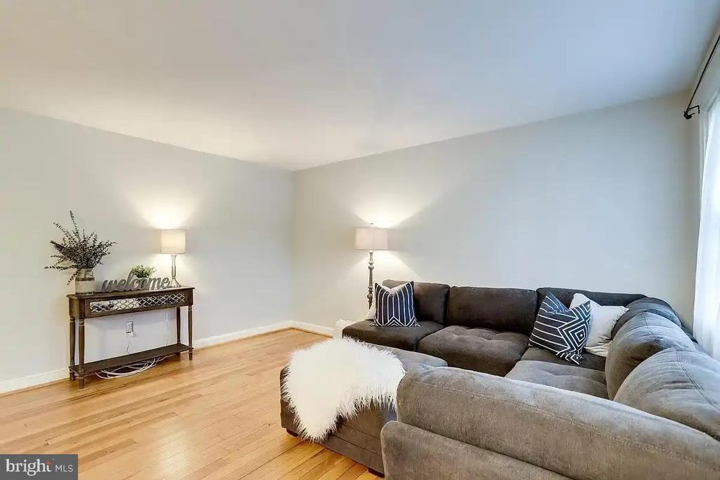 1319 S Walter Reed Dr - Photo 3 of 15