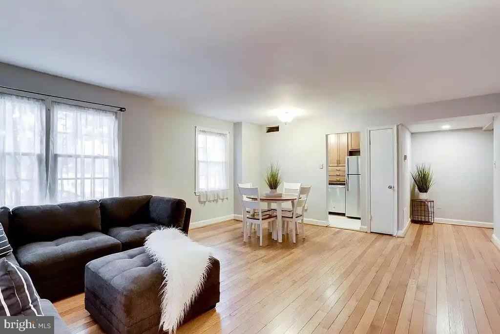 1319 S Walter Reed Dr - Photo 4 of 15