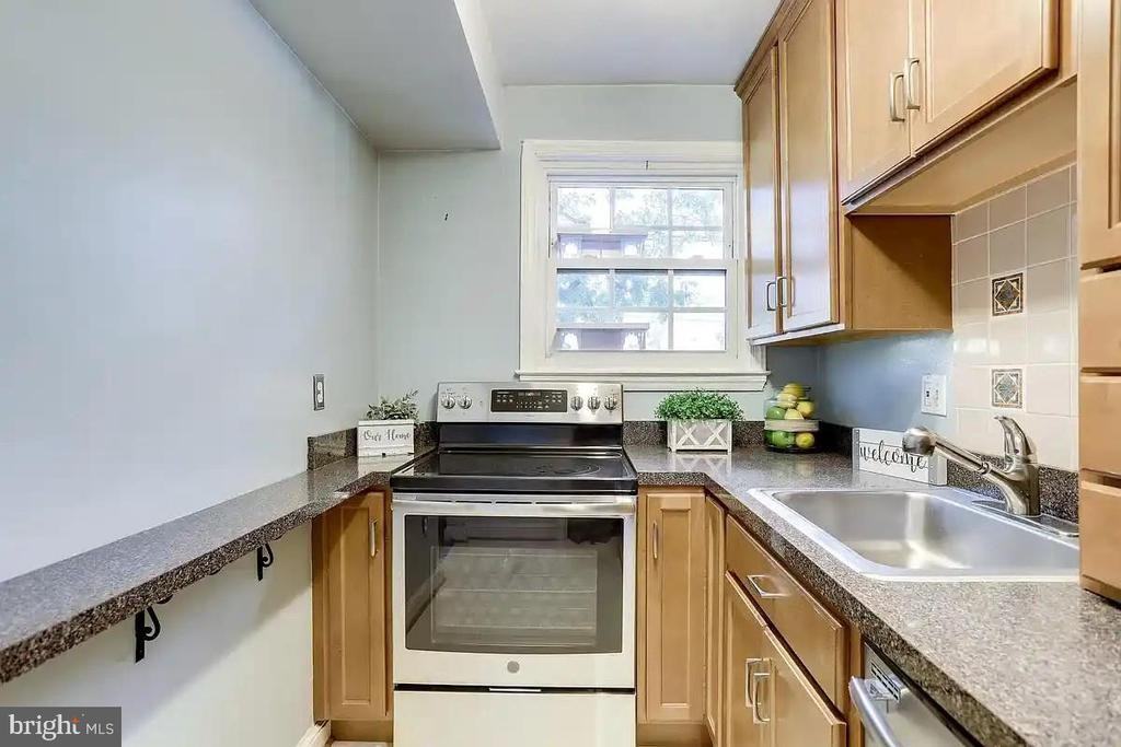 1319 S Walter Reed Dr - Photo 6 of 15