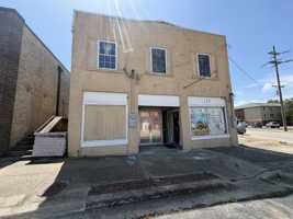 featured image of 202 W 2nd St #2