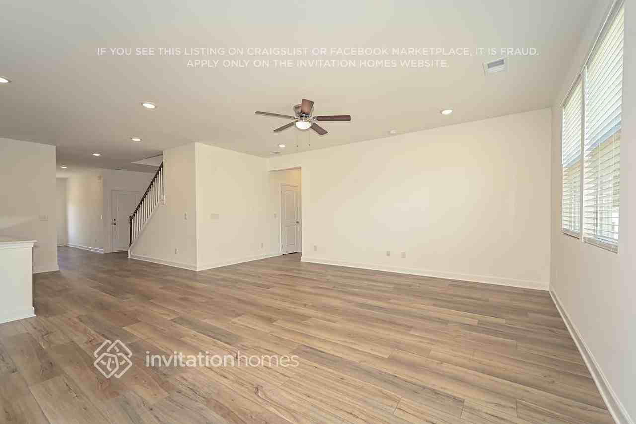 204 E Millbrook Dr - Photo 5 of 18