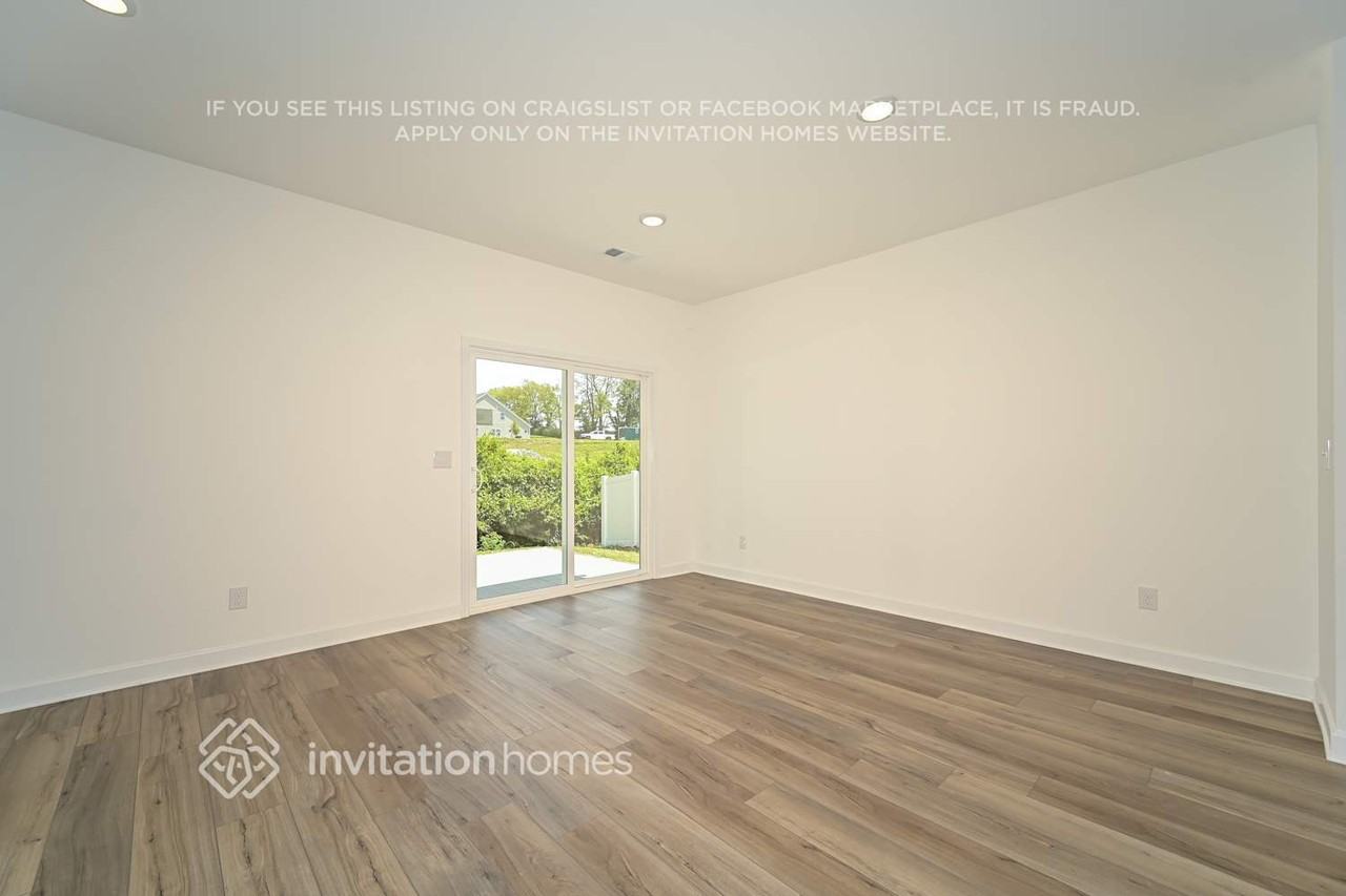 204 E Millbrook Dr - Photo 6 of 18