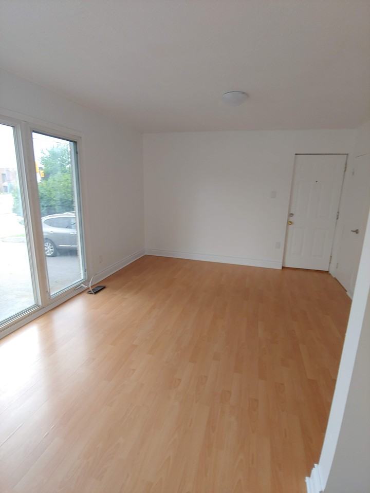 2077 Walkley Rd - Photo 2 of 11