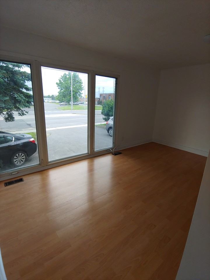 2077 Walkley Rd - Photo 3 of 11