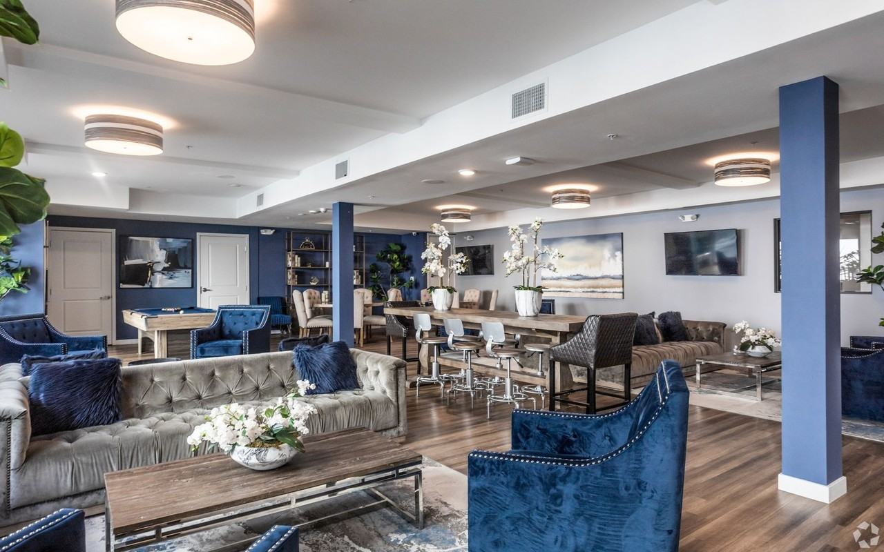The Ivy at NOHO - Photo 7 of 28