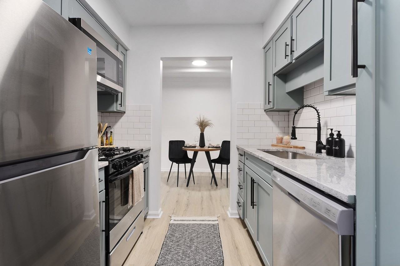 Kings Cove Apartments - Photo 7 of 34