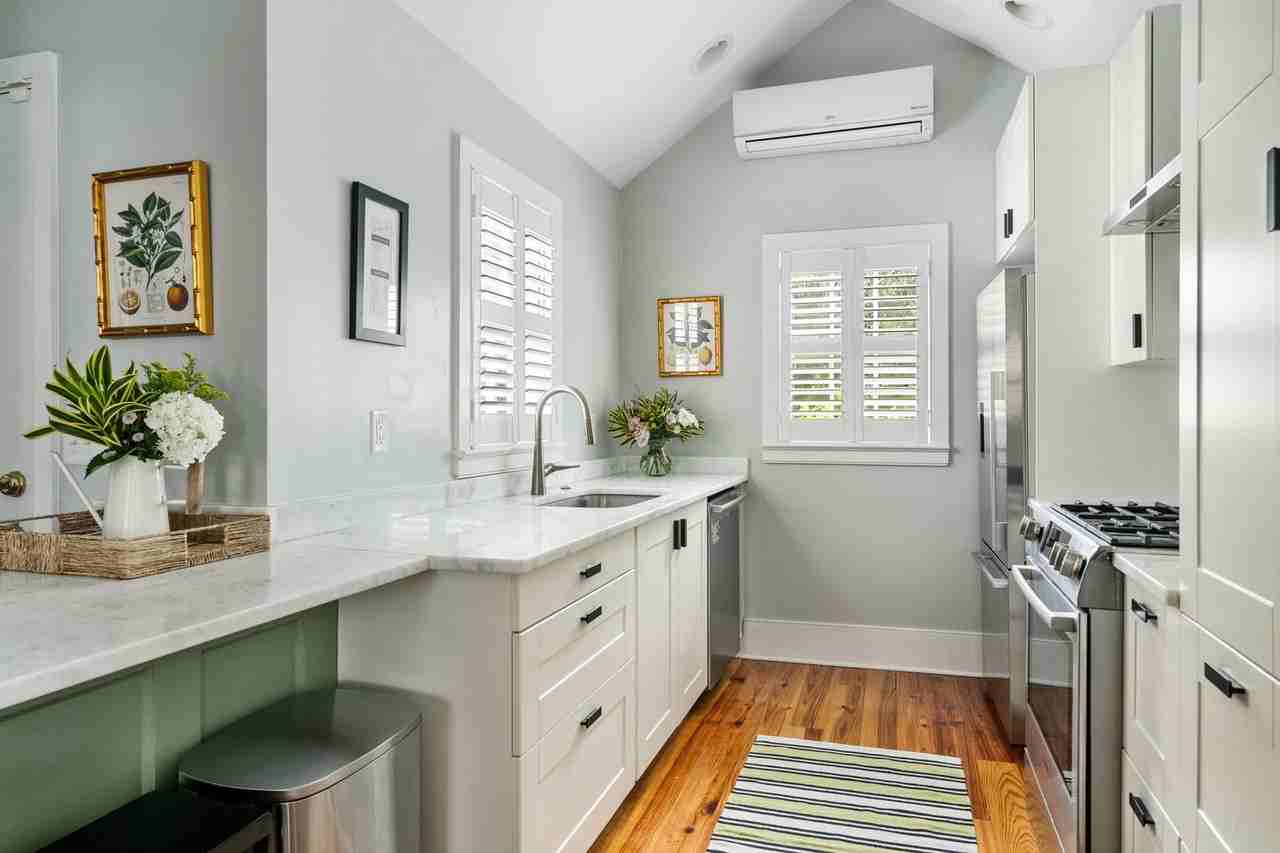 25 Sires St - Photo 3 of 33