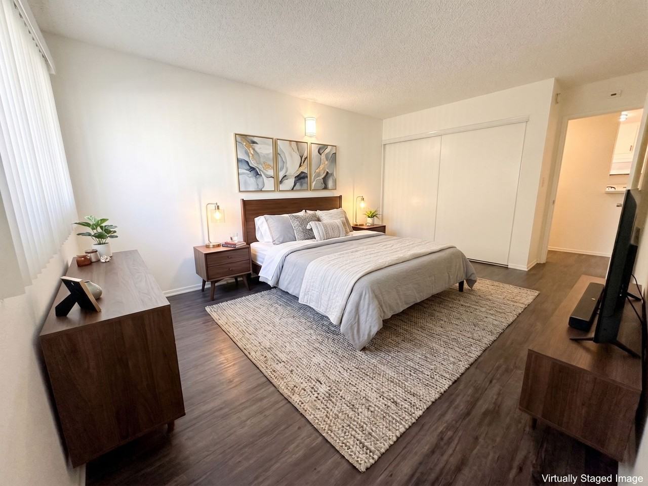 11018 Moorpark Apartments - Photo 3 of 16