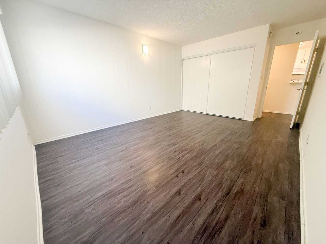 11018 Moorpark Apartments - Photo 4 of 16