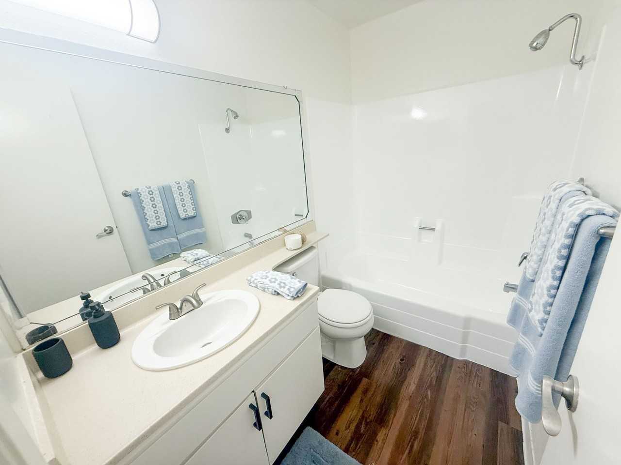 11018 Moorpark Apartments - Photo 6 of 16