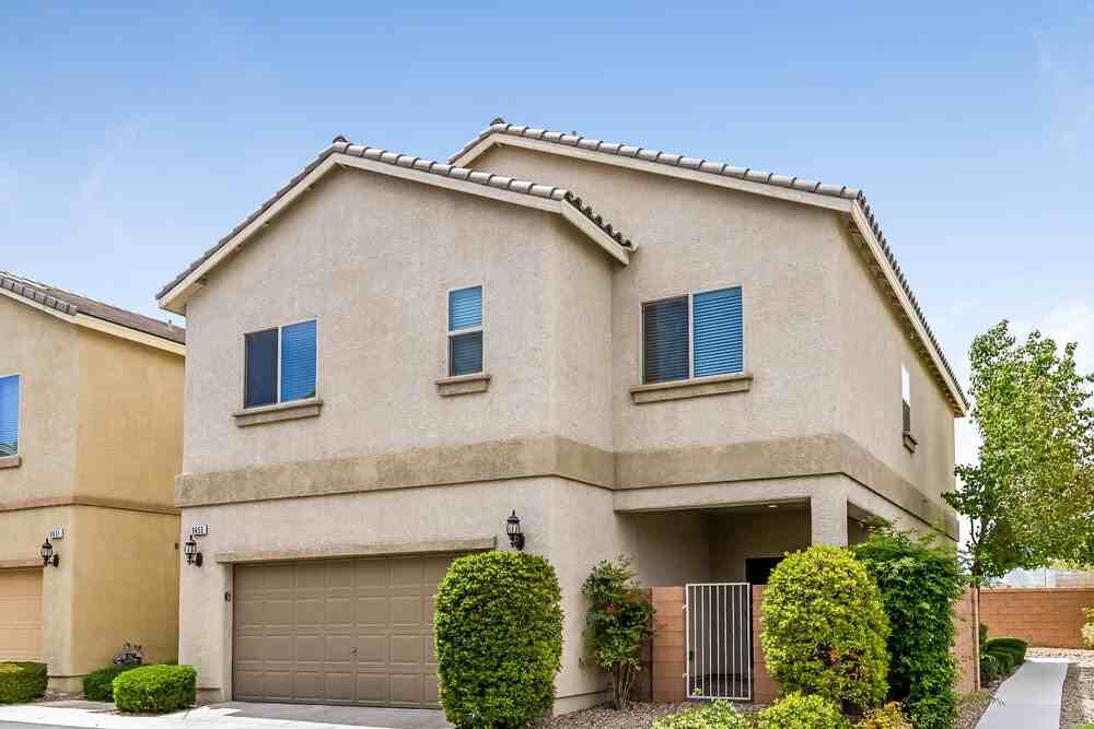 9655 Vega Carpio Ave - Photo 4 of 17