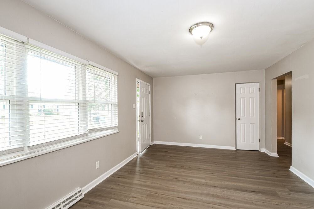 1850 Shirlene Dr - Photo 5 of 17