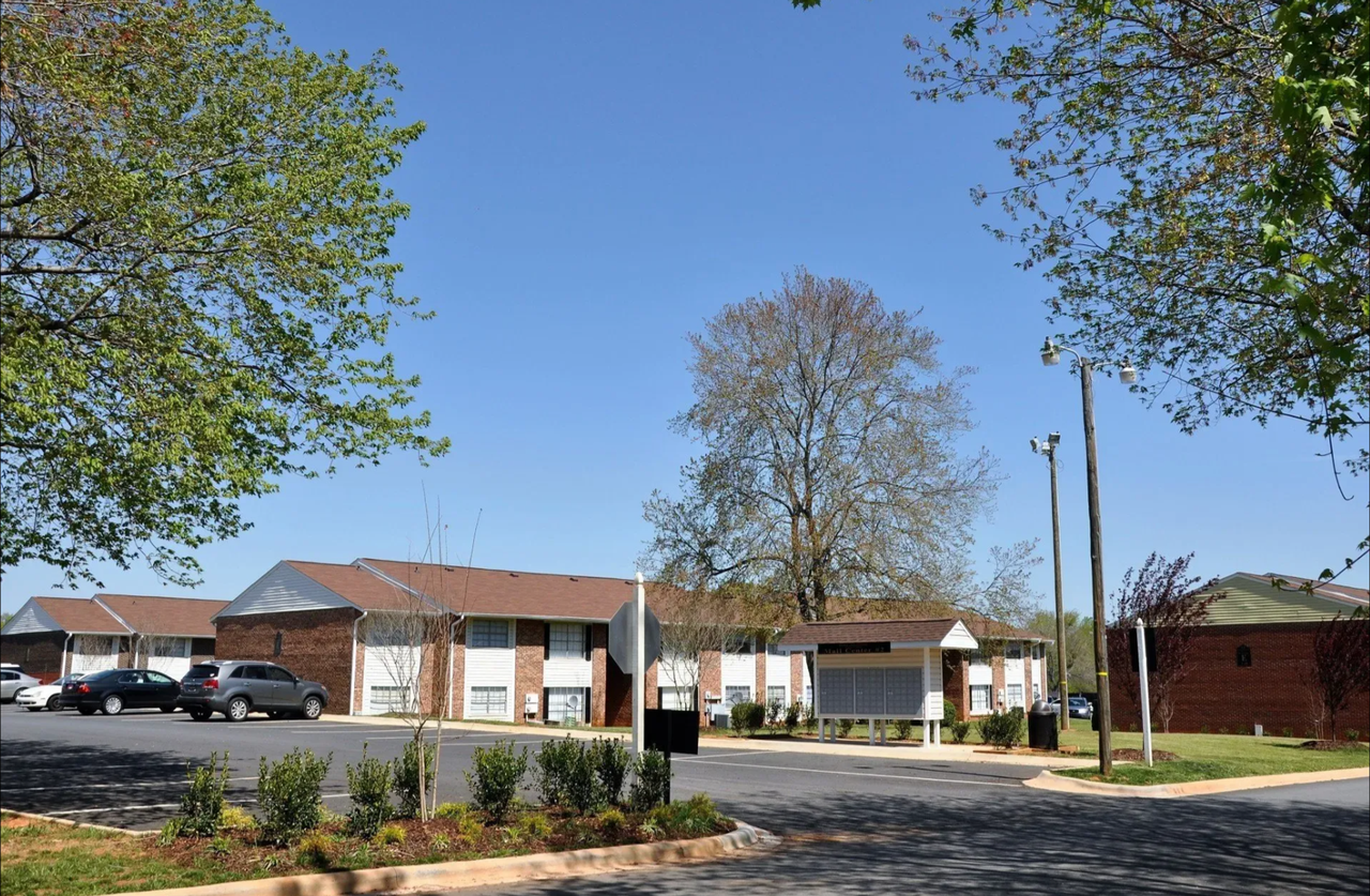 Hawk's Landing Apartments - Photo 4 of 6