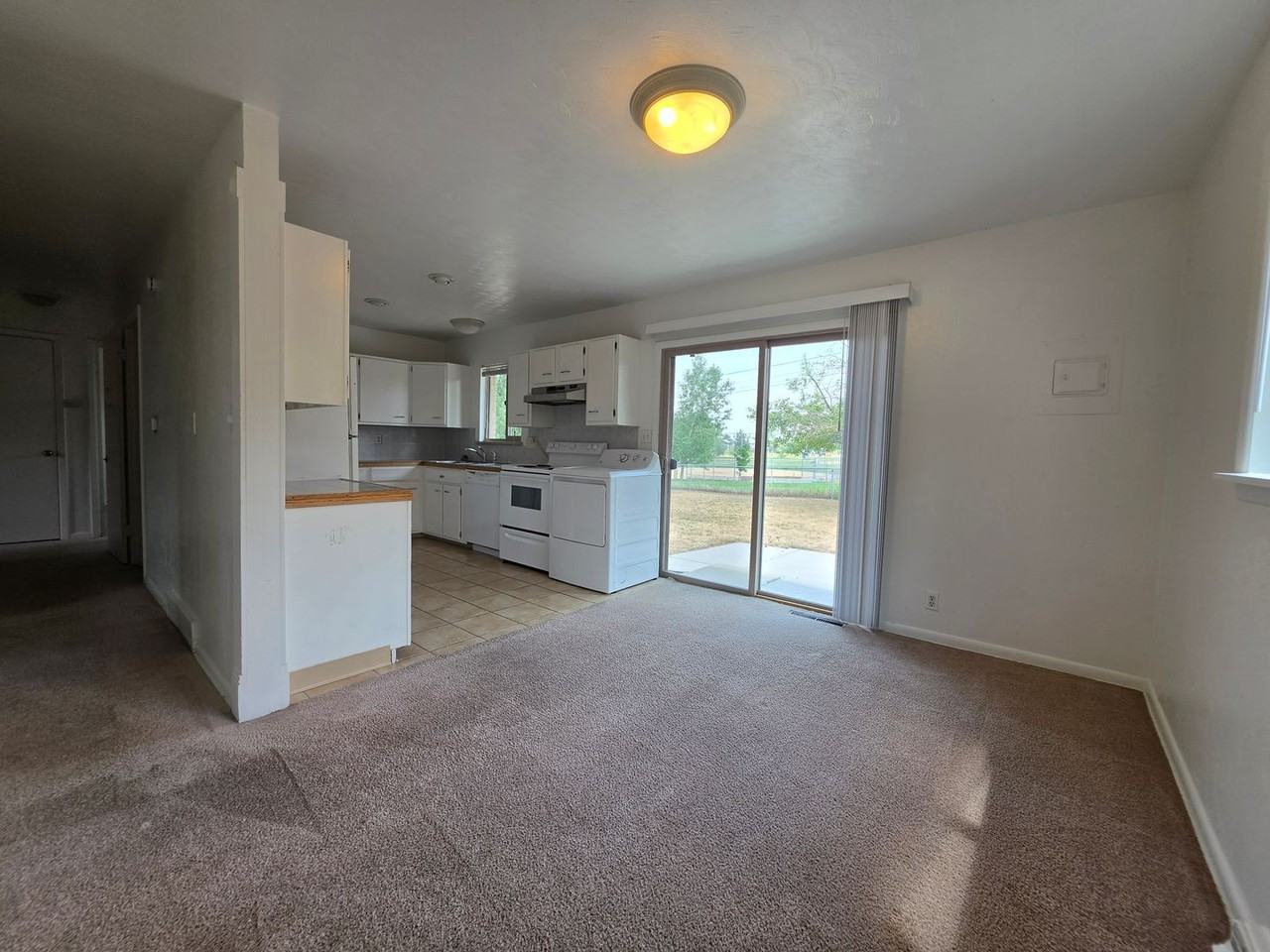 940 37th St - Photo 5 of 25