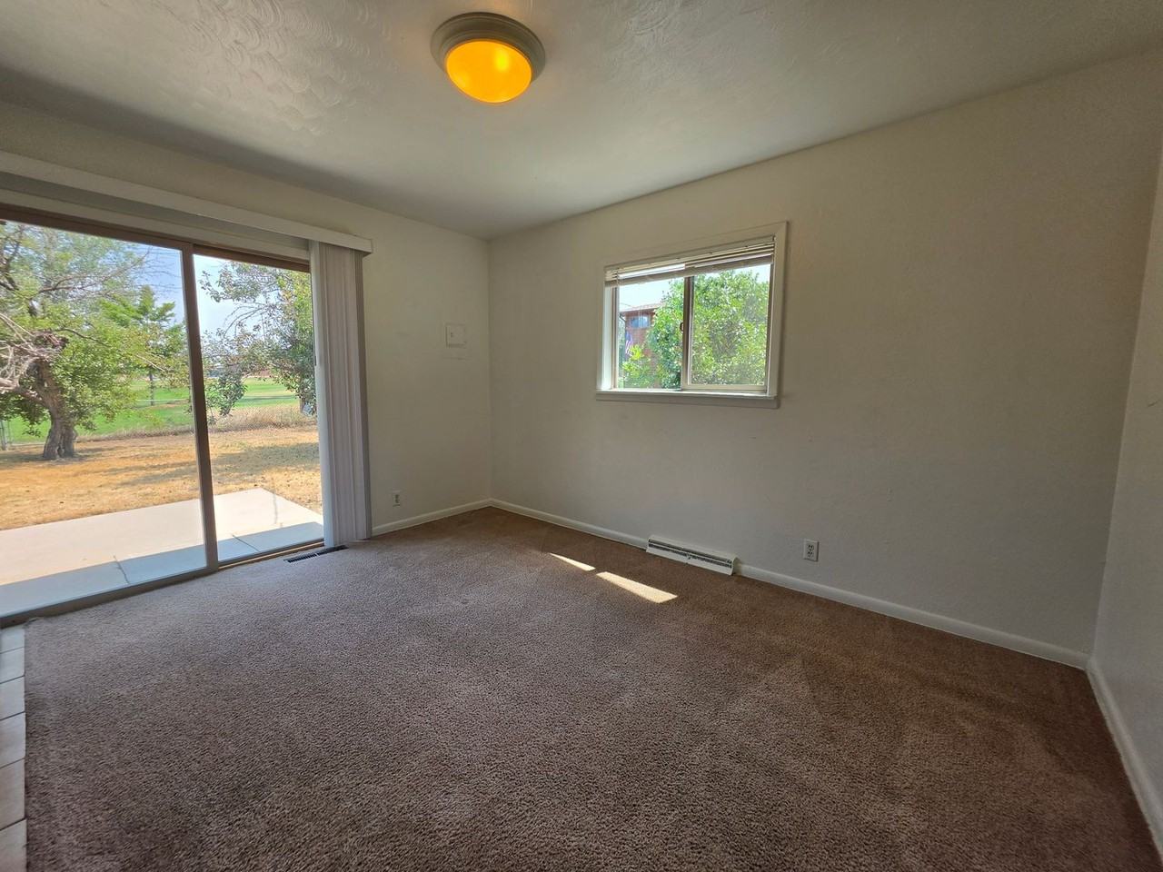 940 37th St - Photo 7 of 25