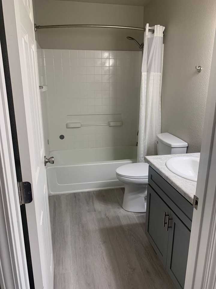 Dry Creek Apartments - Photo 4 of 6