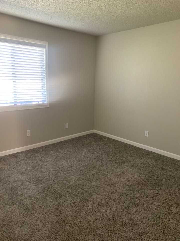 Dry Creek Apartments - Photo 5 of 6