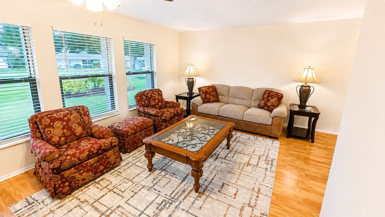 1526 Georgetowne Ln - Photo 6 of 36