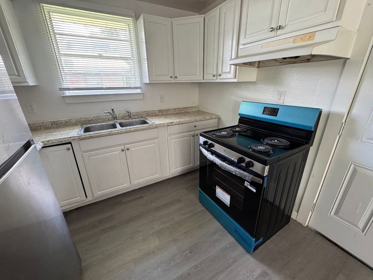 828 Floyd St Ne - Photo 3 of 14