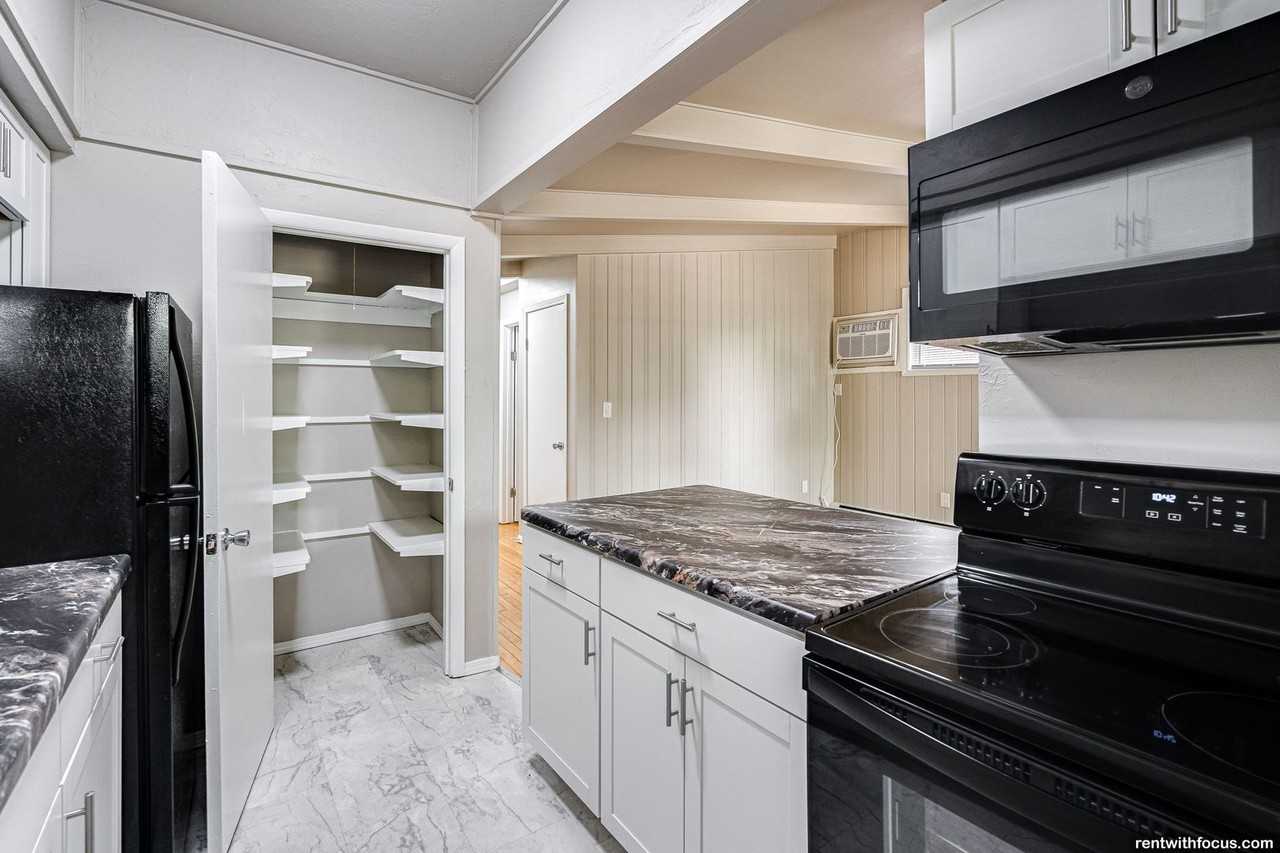 536 Algoma Blvd - Photo 2 of 22