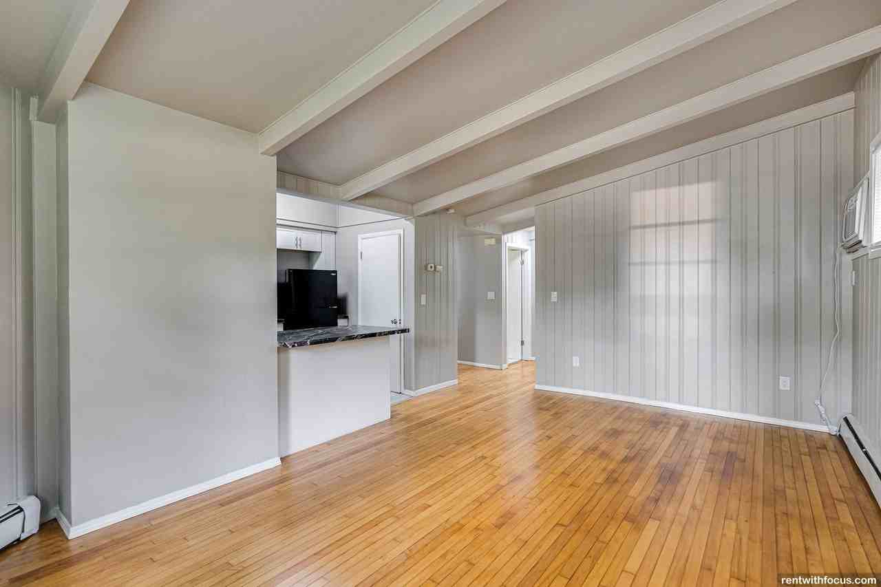 536 Algoma Blvd - Photo 4 of 22