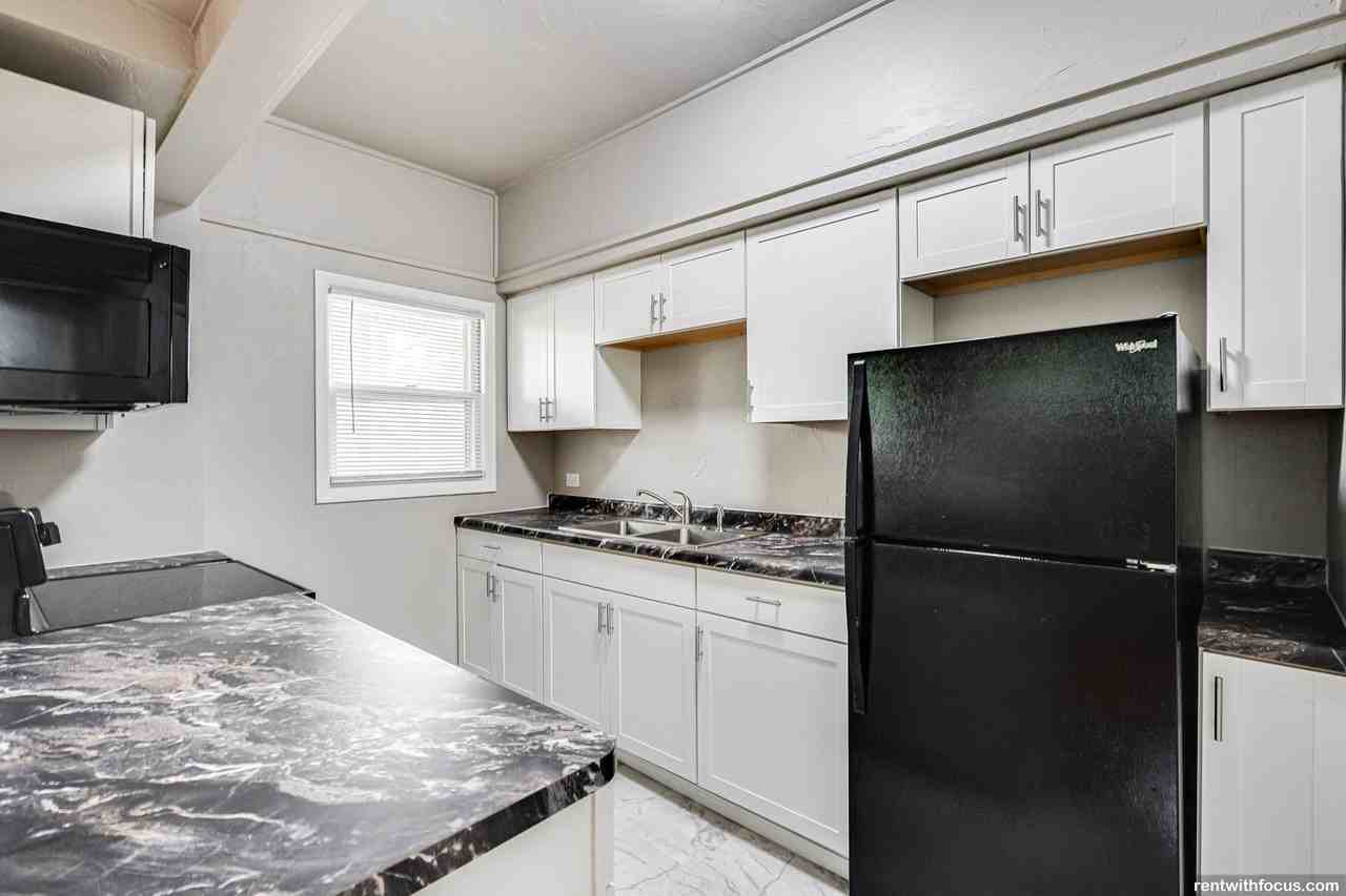 536 Algoma Blvd - Photo 6 of 22