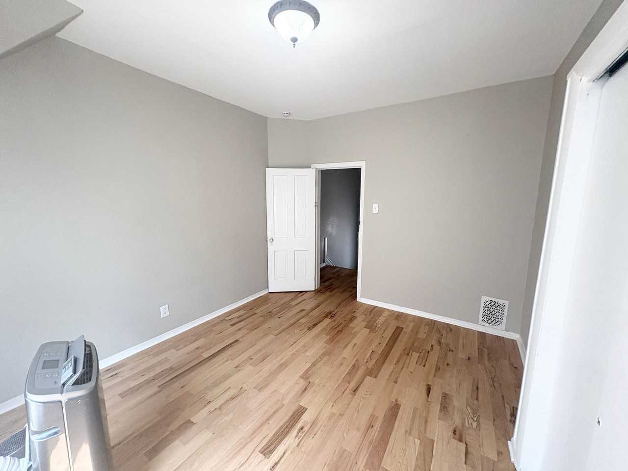 Old Victorian apartments in West Wash Park! - Photo 7 of 20