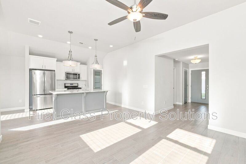 13500 Watson Dr - Photo 4 of 19