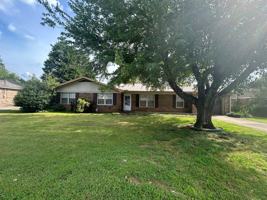 featured image of 2203 Lasabre Ln Se